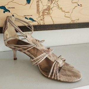 Nine West Eddinr nude snake print kitten heel leather strapy sandals/shoes sz US
